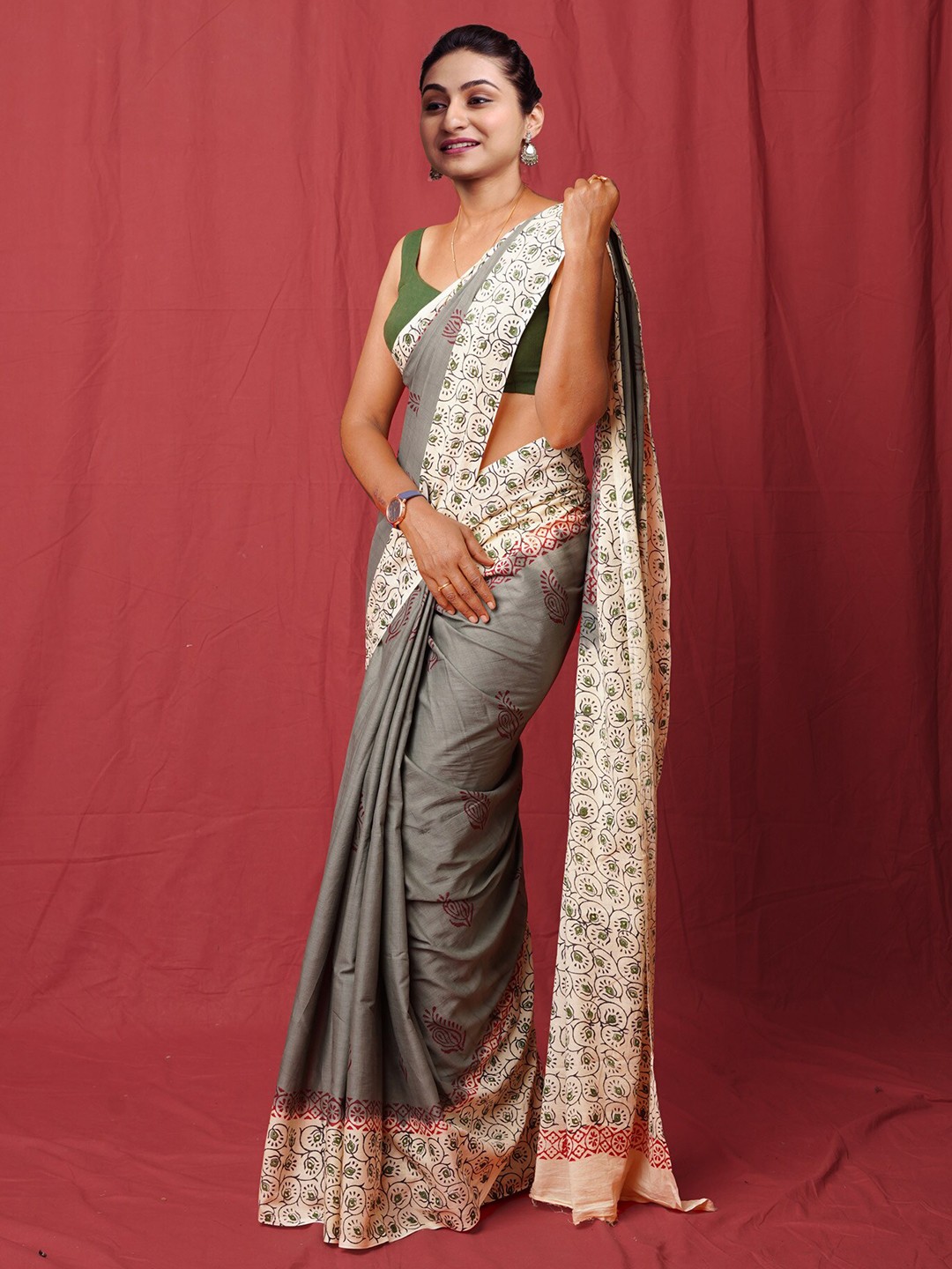 

Unnati Silks Ethnic Motifs Pure Cotton Handloom Block Print Saree, Grey