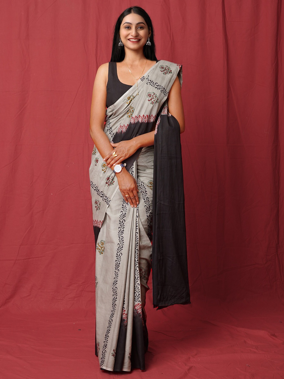 

Unnati Silks Ethnic Motifs Pure Cotton Handloom Block Print Saree, Grey