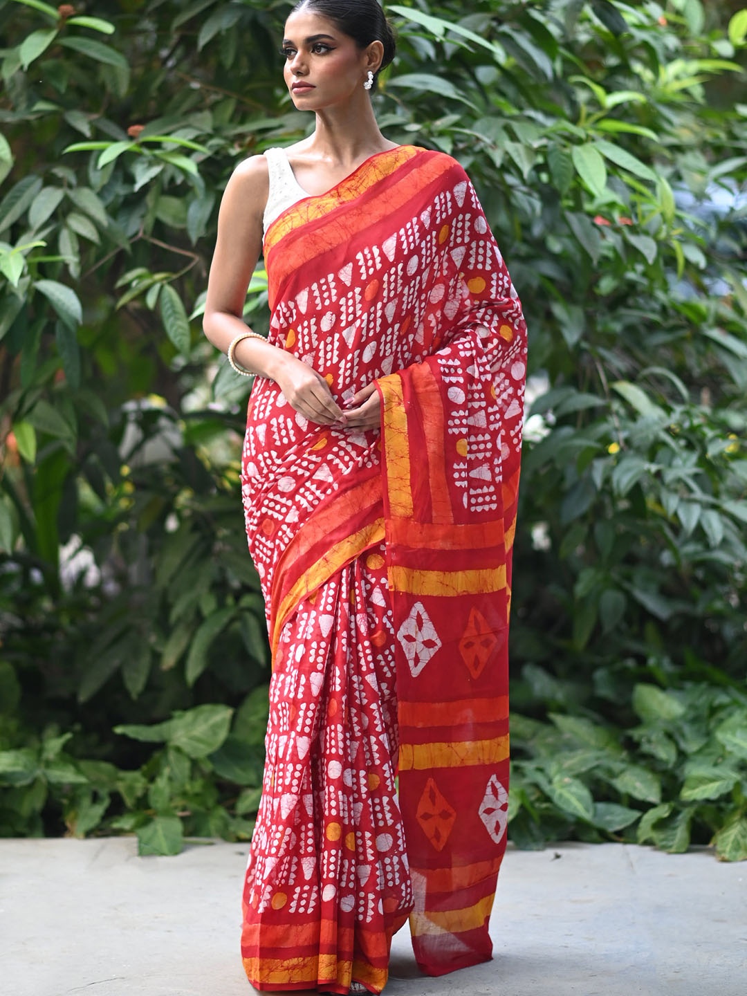 

Unnati Silks Batik Pure Cotton Handloom Block Print Saree, Red