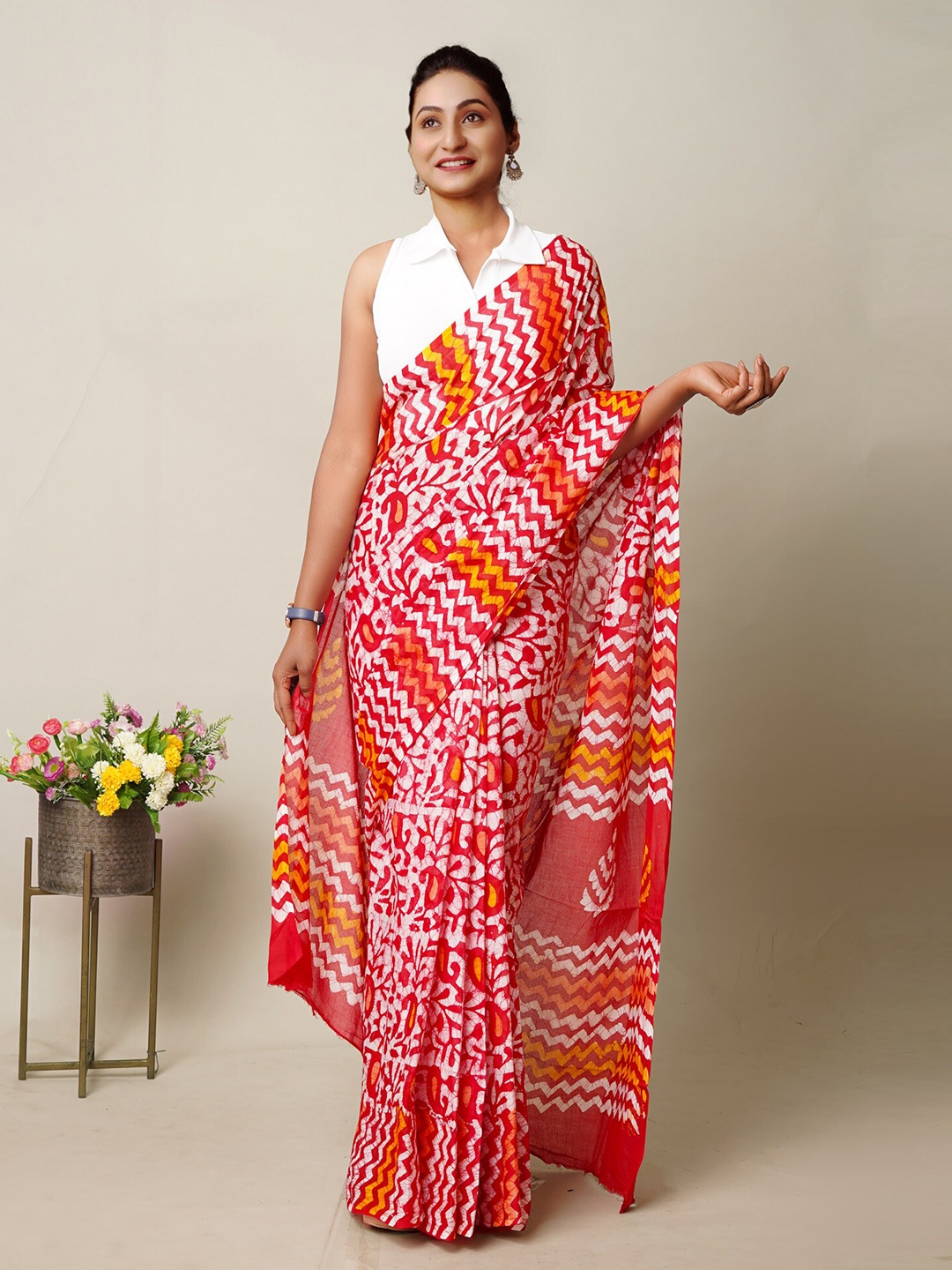

Unnati Silks Batik Pure Cotton Handloom Block Print Saree, Red