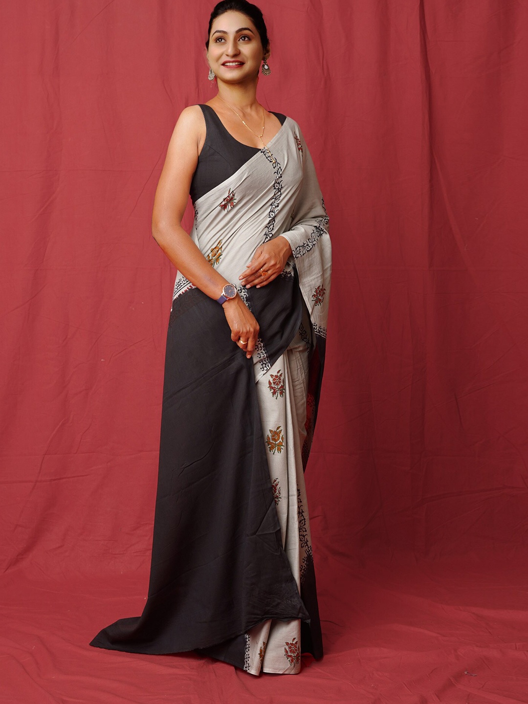 

Unnati Silks Ethnic Motifs Handloom Block Print Saree, Grey