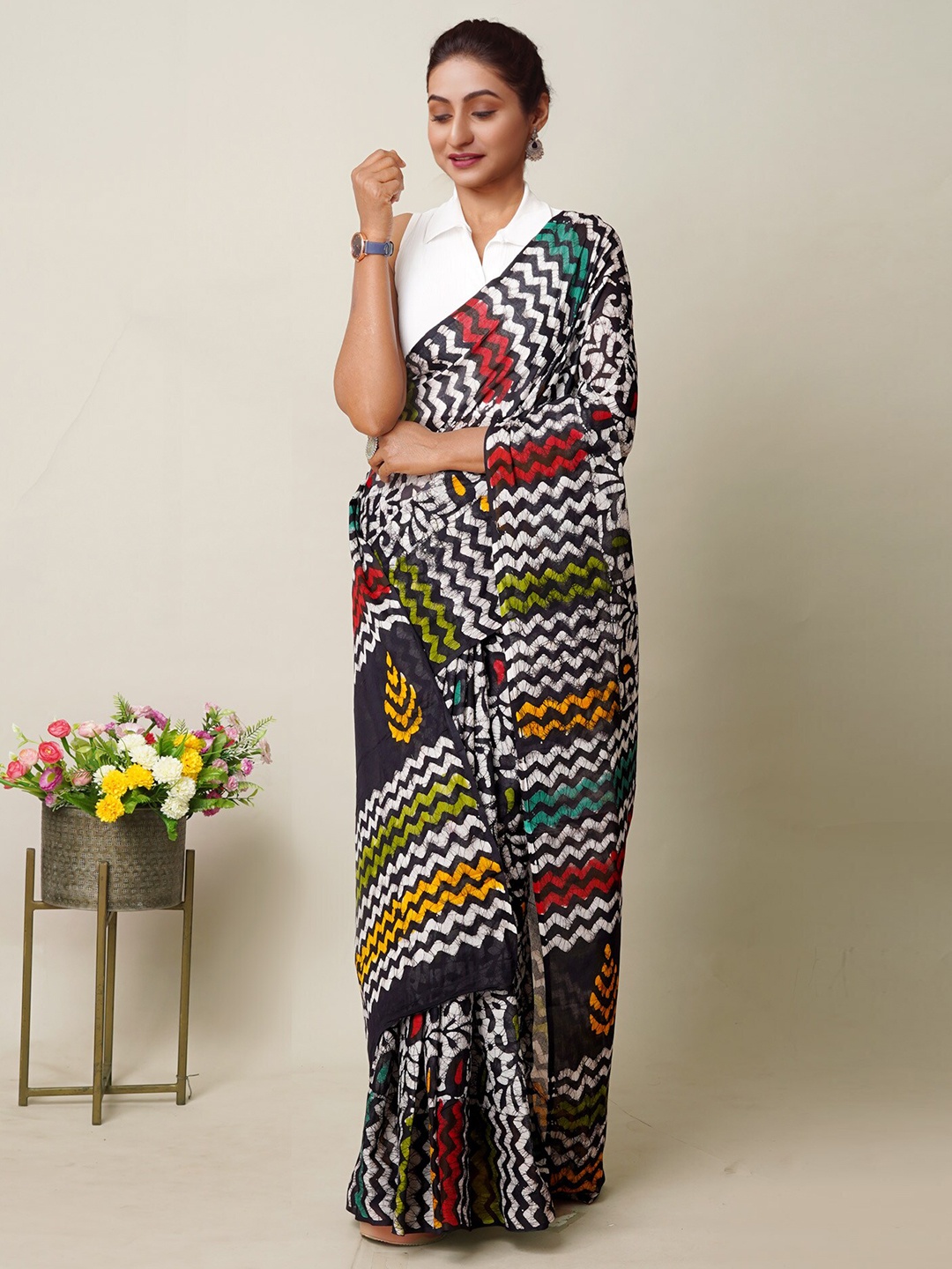 

Unnati Silks Batik Mulmul Cotton Handloom Block Print Saree, Black