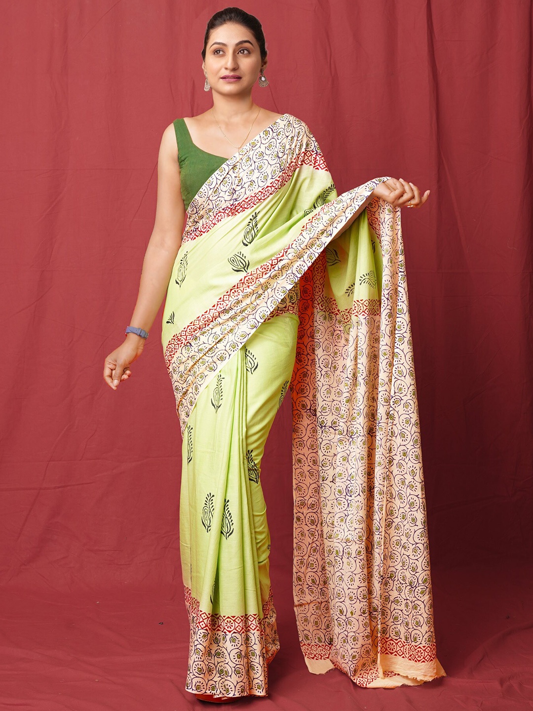 

Unnati Silks Ethnic Motifs Silk Handloom Block Print Saree, Green