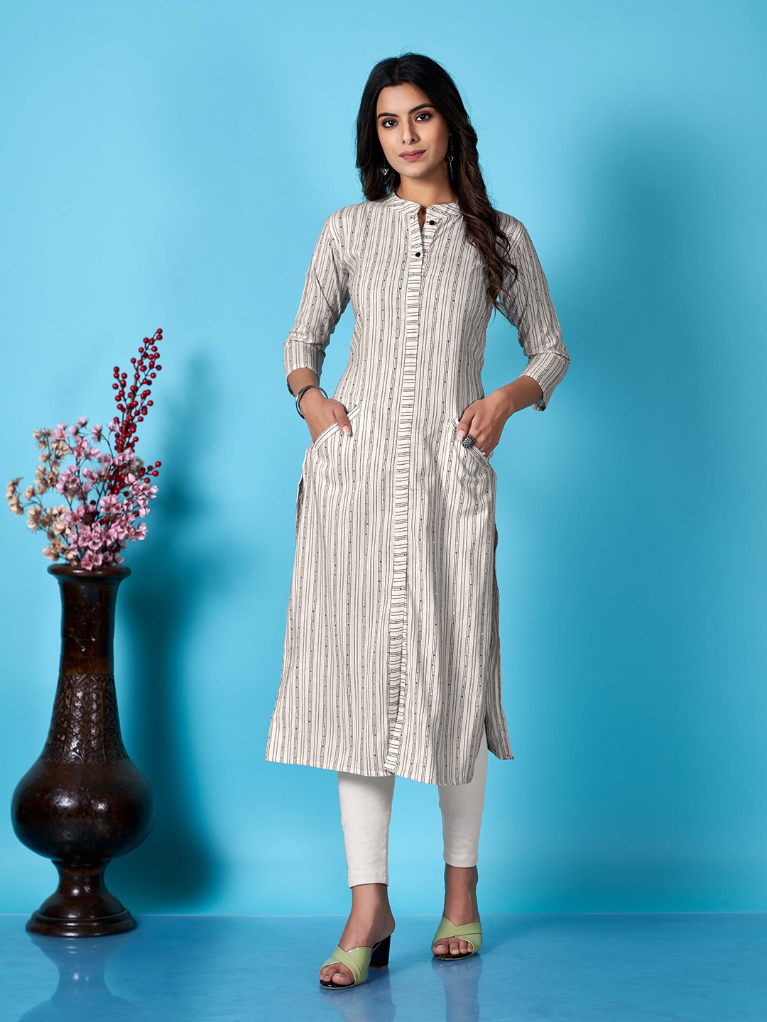 

ZARIMO Striped Straight Kurta, Off white