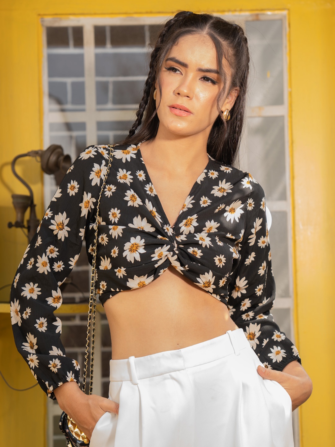 

Stylecast X Hersheinbox Floral Print Crepe Crop Top, Black