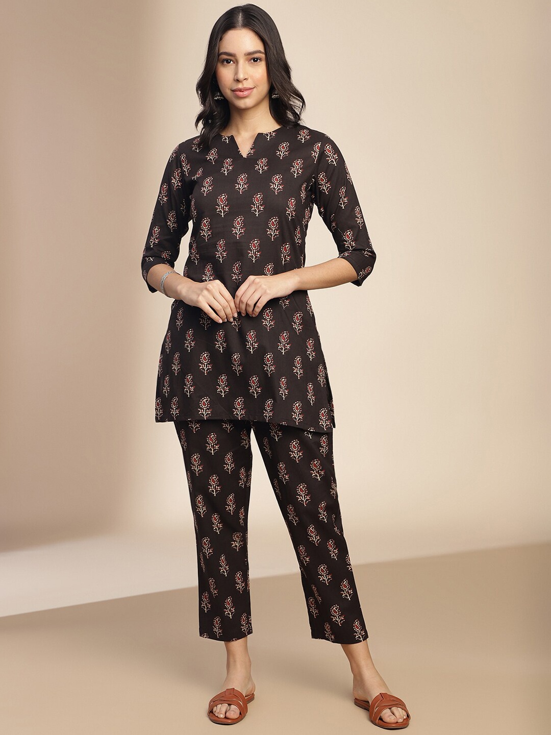 

Shaily Women Ethnic Motifs Printed Regular Kurta with Trousers, Brown