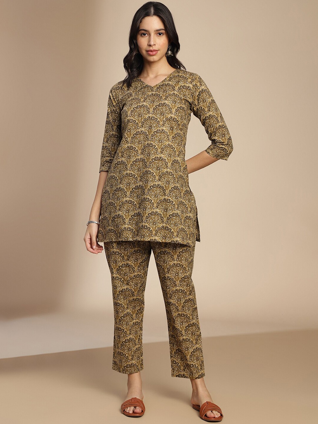 

Shaily Women Ethnic Motifs Printed Regular Kurti With Trousers, Mustard