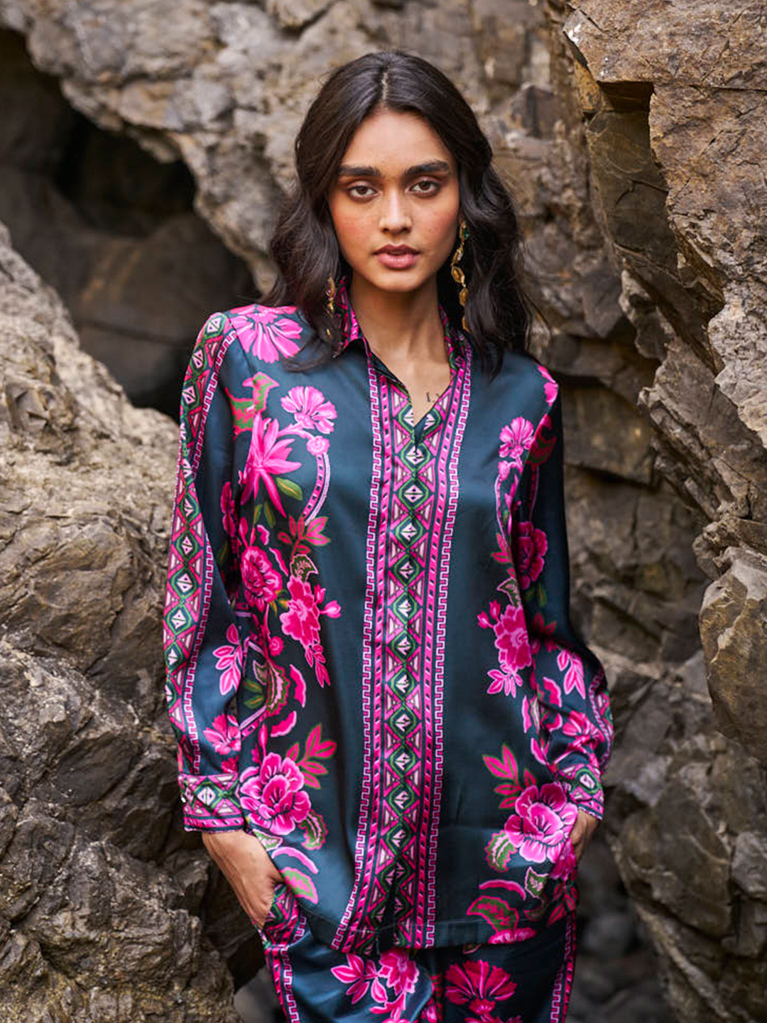 

Dash and Dot Floral Printed Spread Collar Long Sleeves, Blue