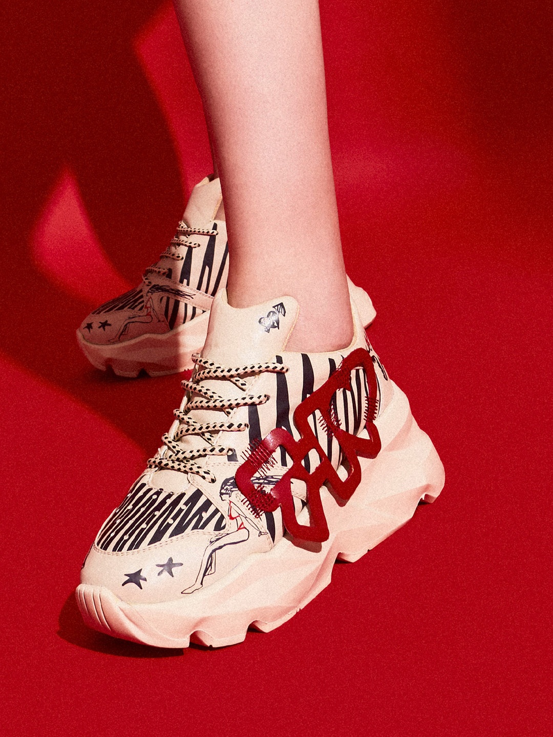 

7-10 Women Printed Lace Up Sneakers, Beige