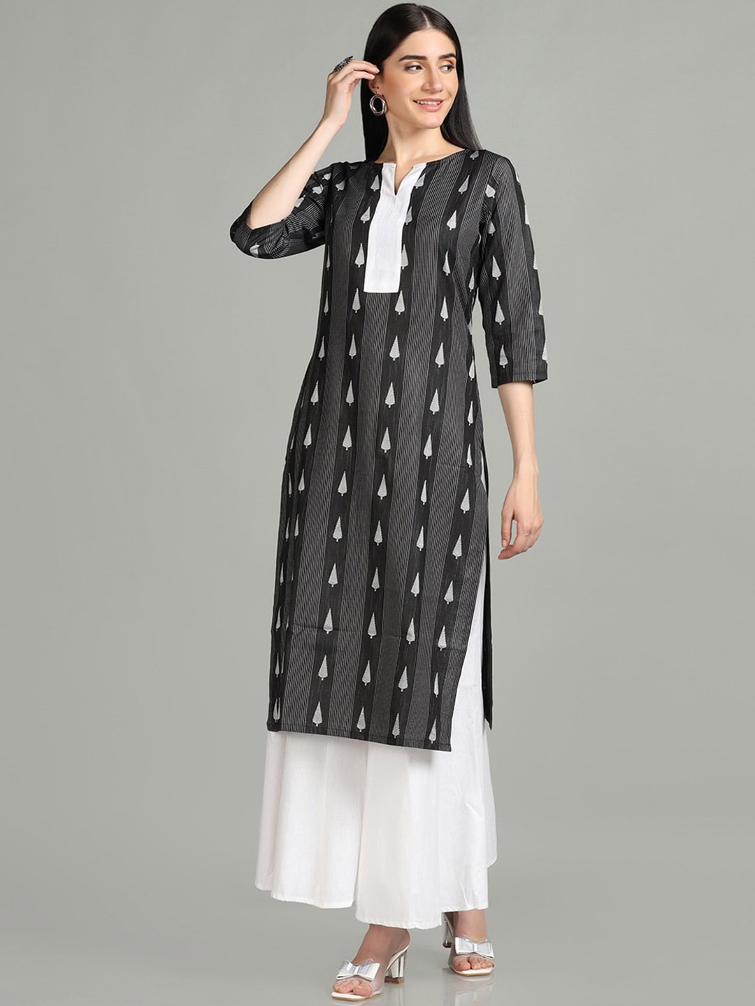 

Shaily Black Ethnic Motifs Woven Design Straight Kurta