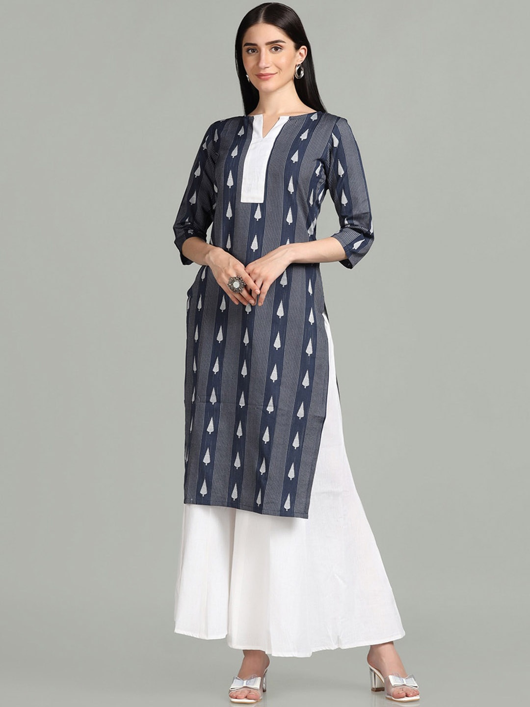 

Saanjh Blue Geometric Printed Flared Sleeves Thread Work Kurta