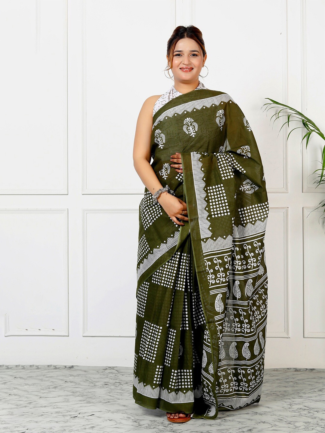 

JAIPURI BLOCK PRINT Floral Printed Pure Cotton Ikat Saree, Green