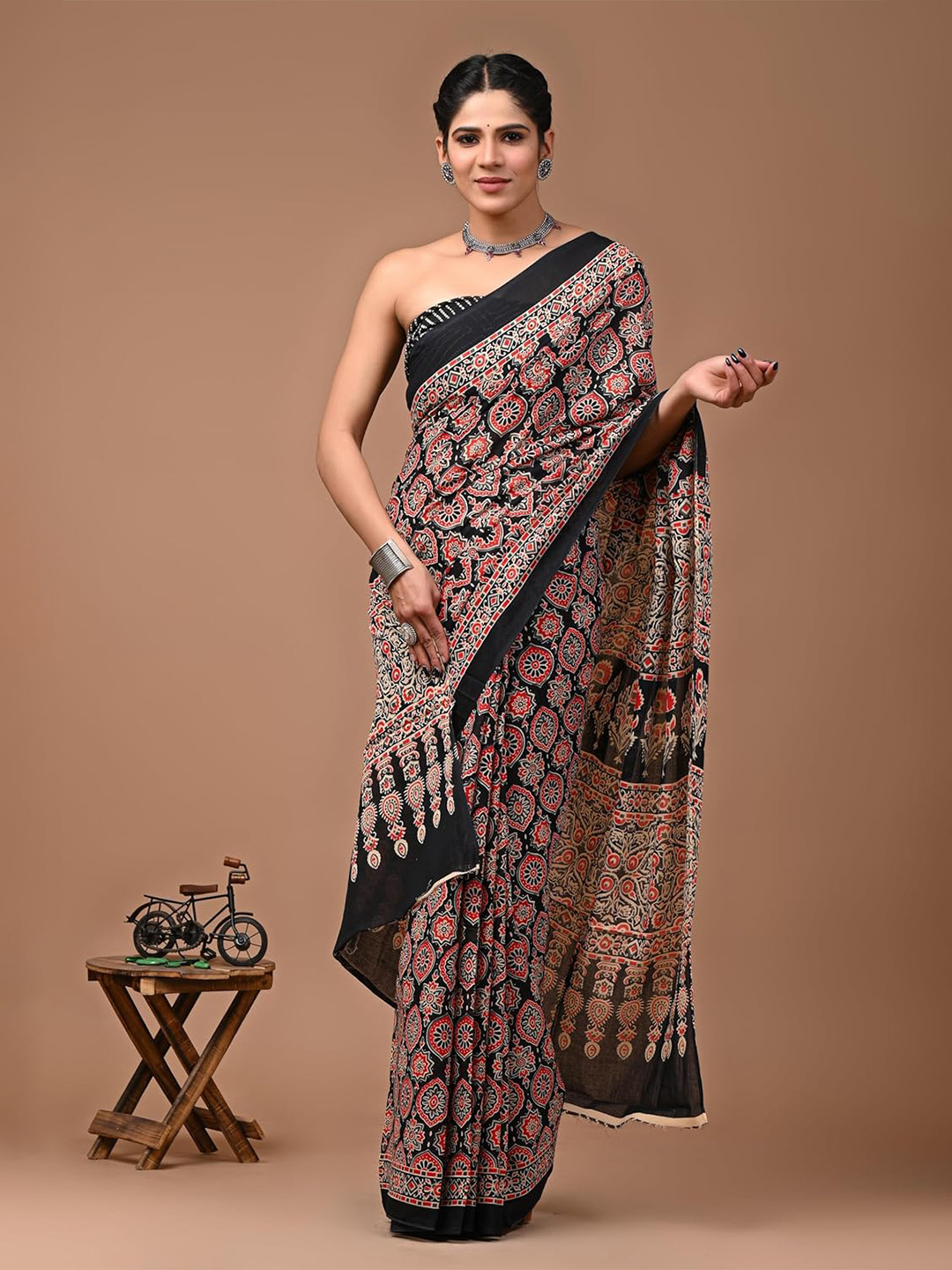 

JAIPURI BLOCK PRINT Floral Pure Cotton Bagru Saree, Black