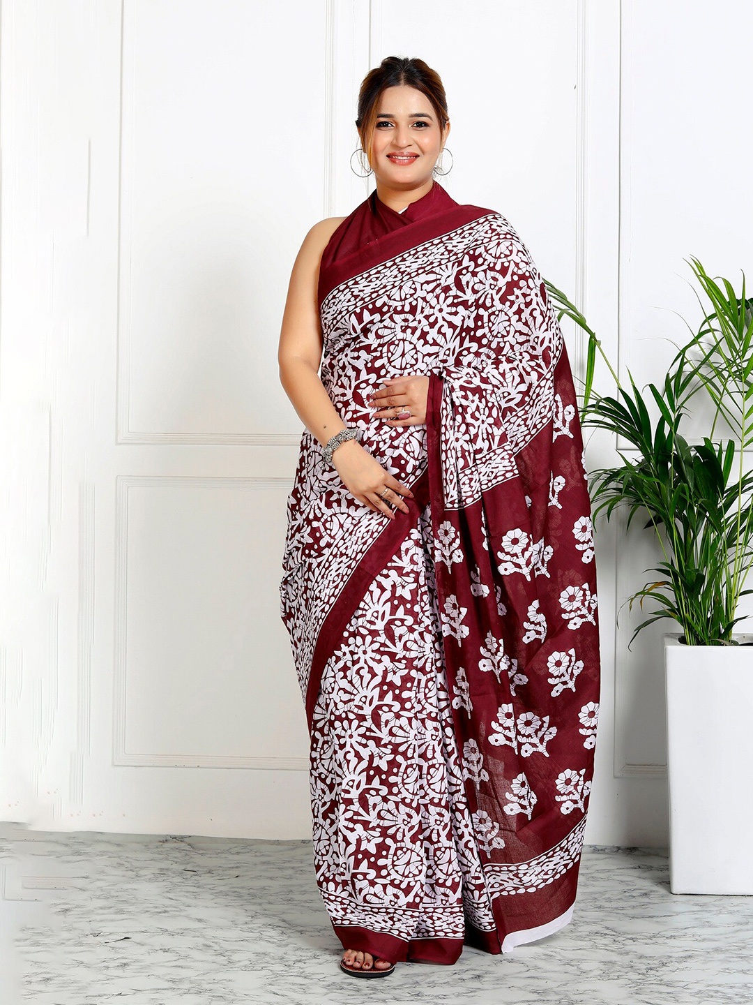 

JAIPURI BLOCK PRINT Floral Pure Cotton Block Print Saree, Maroon