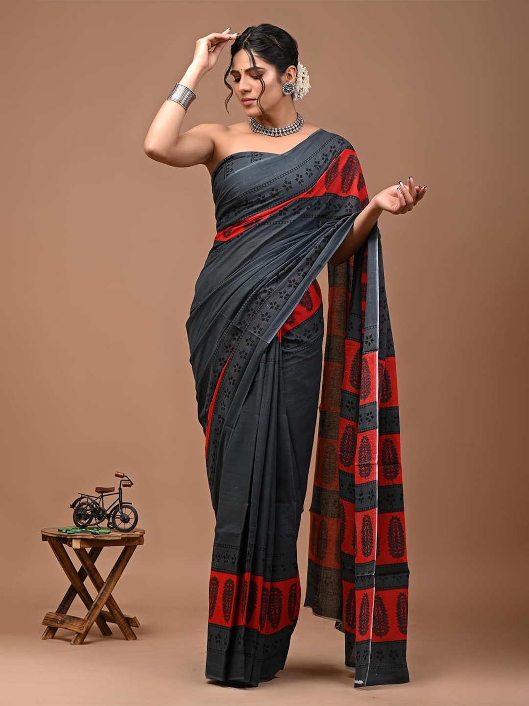 

JAIPURI BLOCK PRINT Ethnic Motifs Pure Cotton Bagru Saree, Grey