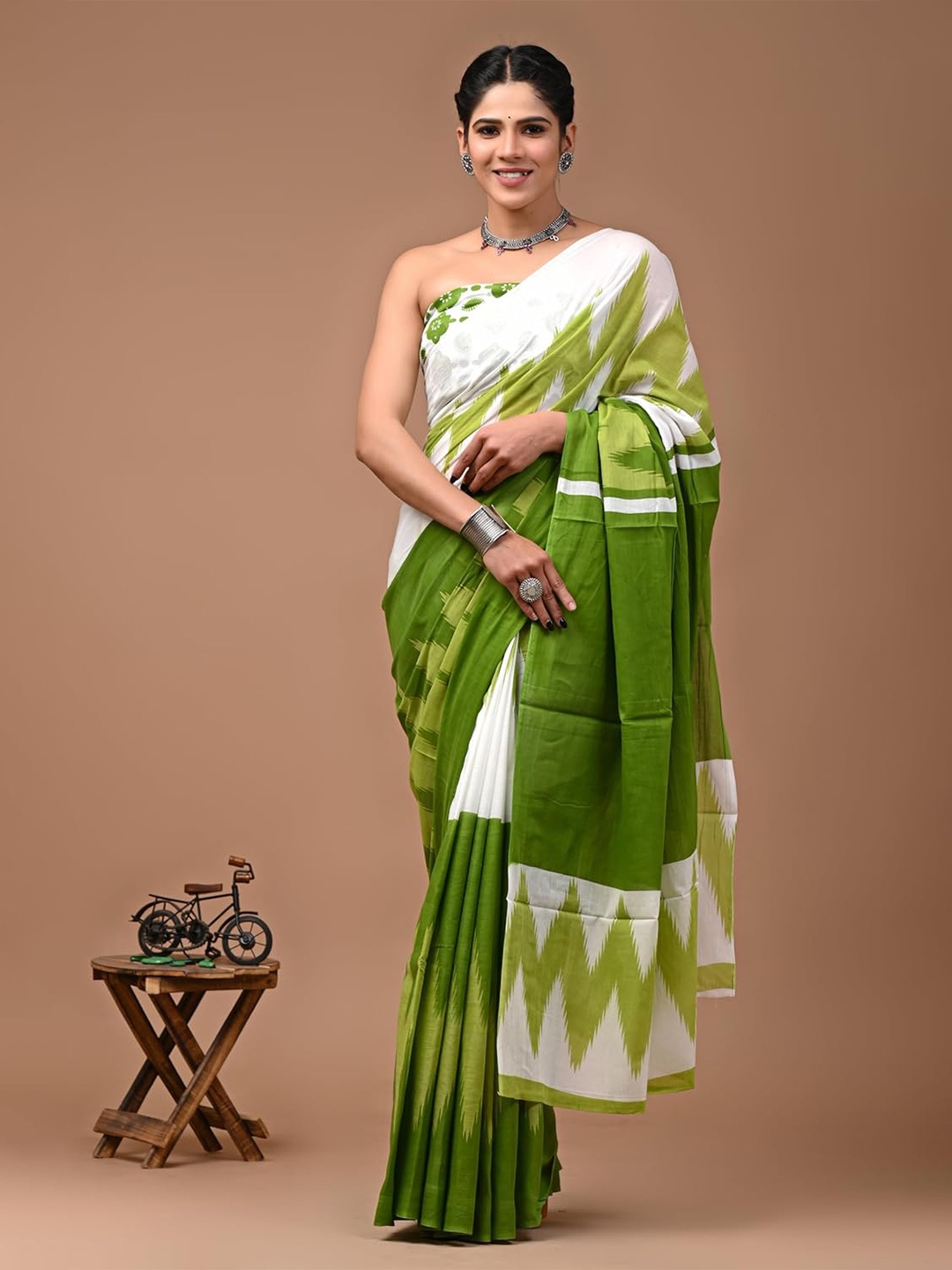 

JAIPURI BLOCK PRINT Abstract Printed Pure Cotton Bagru Saree, Green