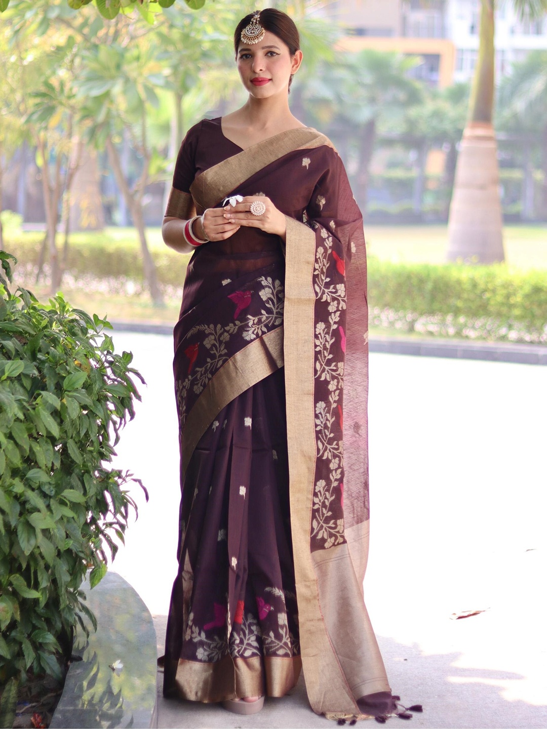 

Mitera Brown Floral Woven Design Zari Pure Linen Saree