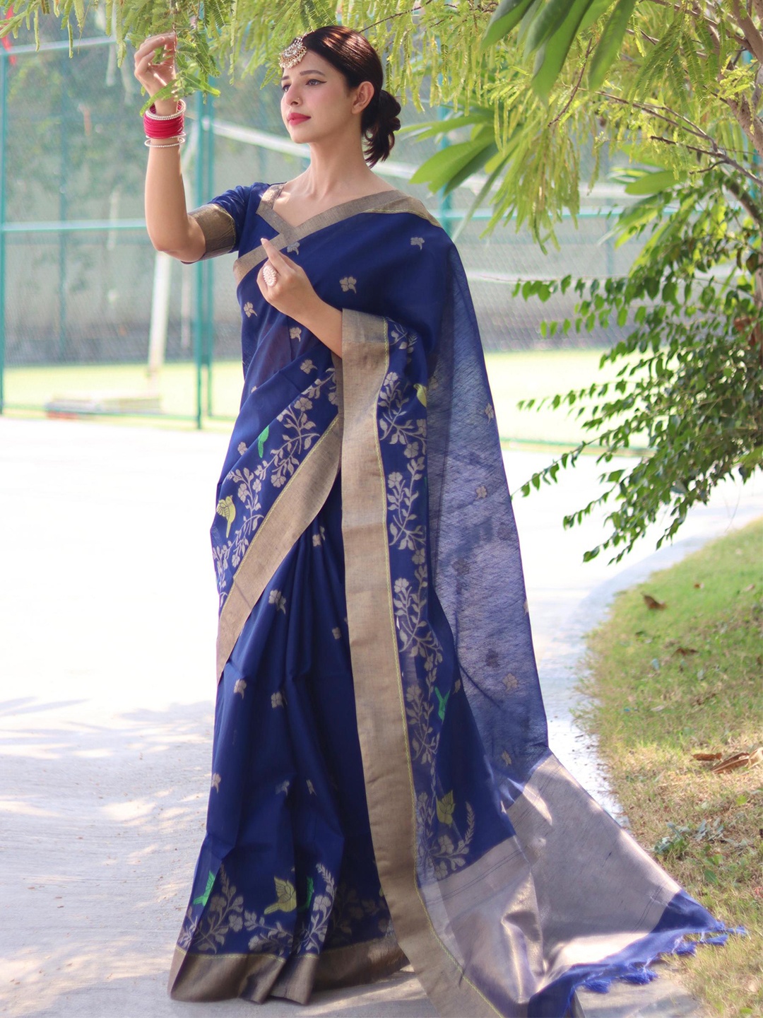 

Mitera Floral Woven Design Zari Pure Linen Saree, Blue