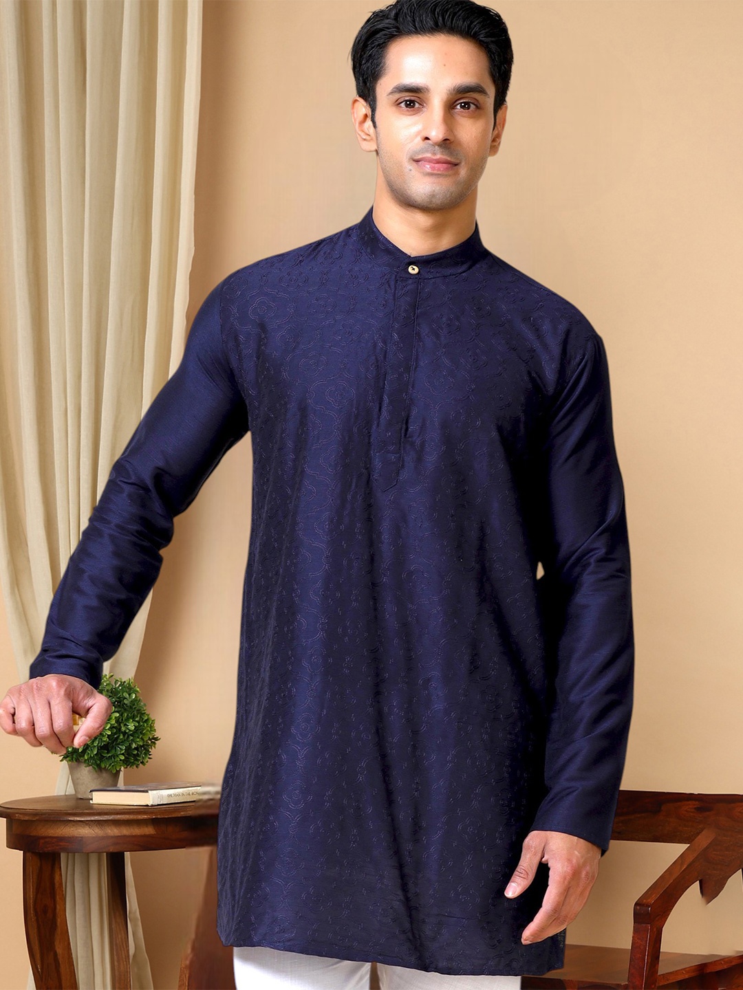 

TATTVA Mandarin Collar Woven Design Straight Kurta, Navy blue