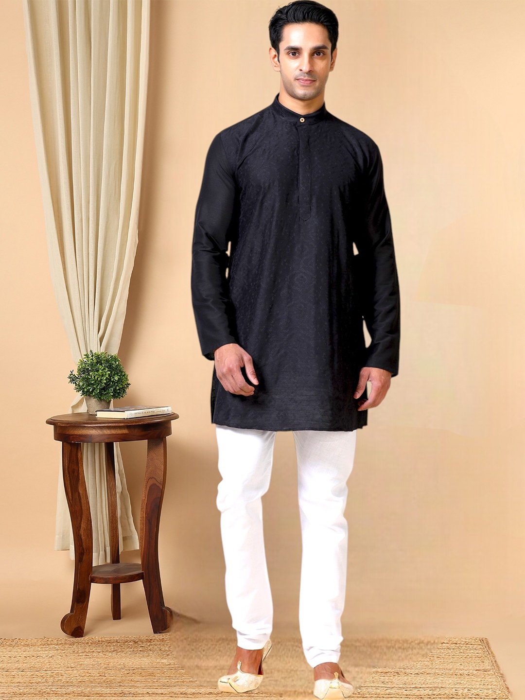 

TATTVA Mandarin Collar Woven Design Straight Kurta, Black