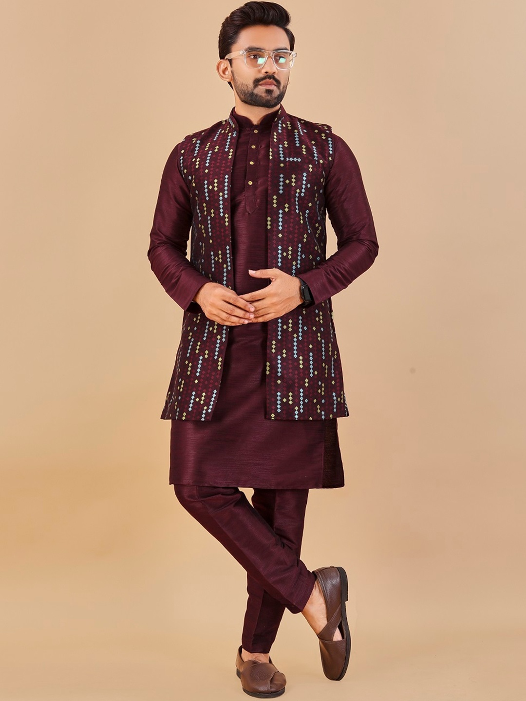 

BAESD Mandarin Collar Geometric Printed Cotton Kurta with Jacket, Maroon