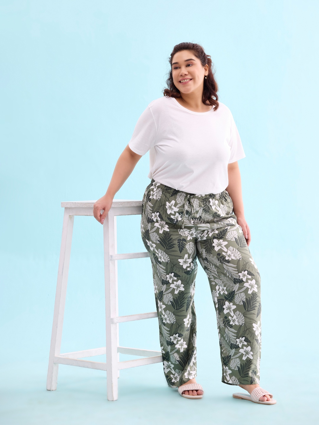 

Go Colors Women Printed Pure Cotton Relaxed-Fit Lounge Pant, Olive