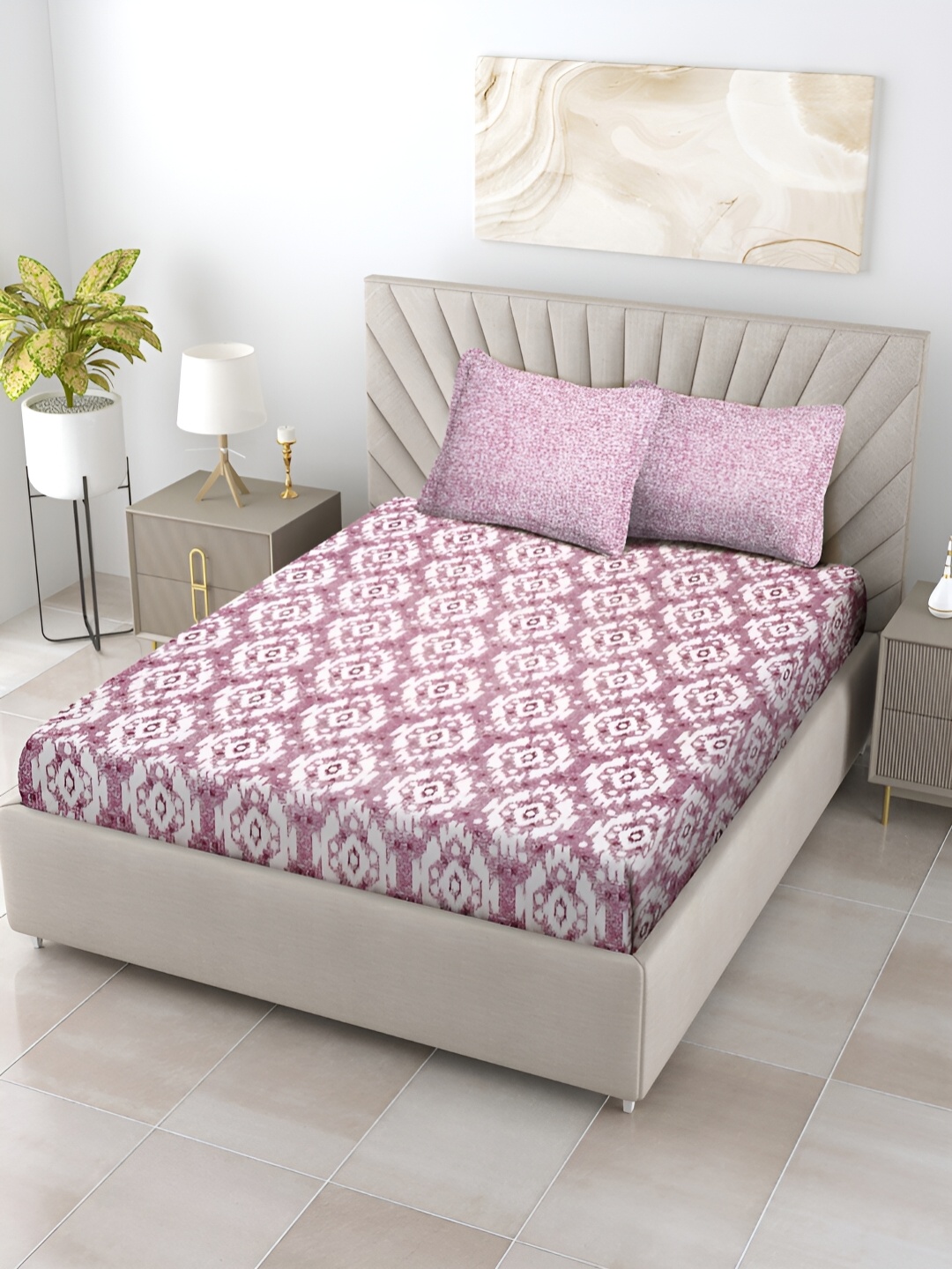 

Aura Purple & White Geometric 120 TC Cotton King Bedsheet With2 Pillow Covers