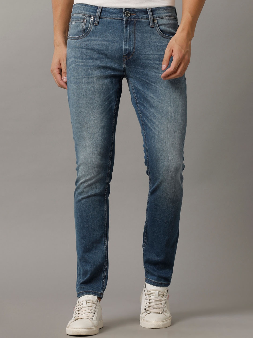 

Voi Jeans Men Clean Look Comfort Skinny Fit Light Fade Stretchable Jeans, Blue