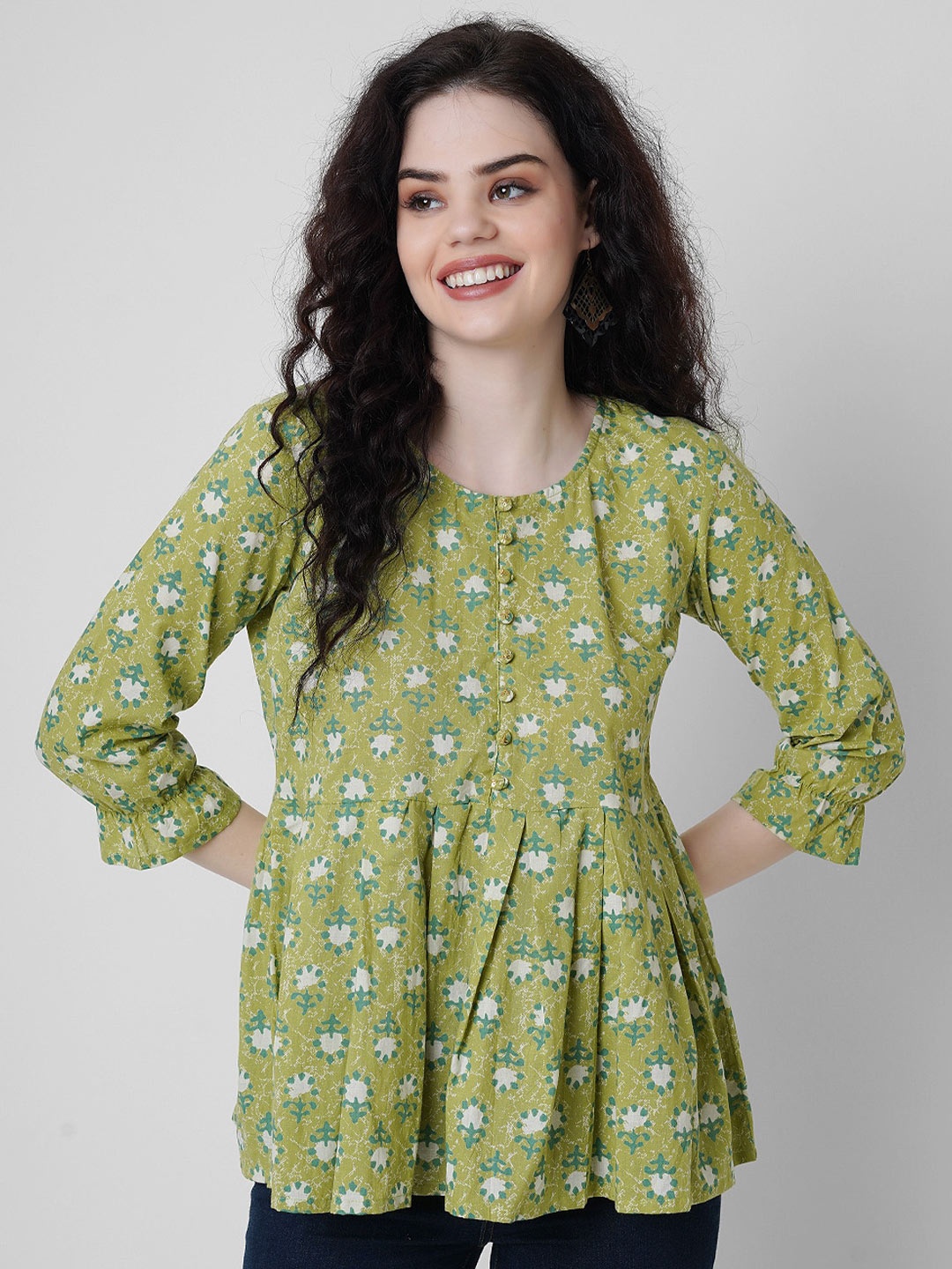 

Oash Floral Printed Round Neck Three-Quarter Sleeves Cotton Top, Green