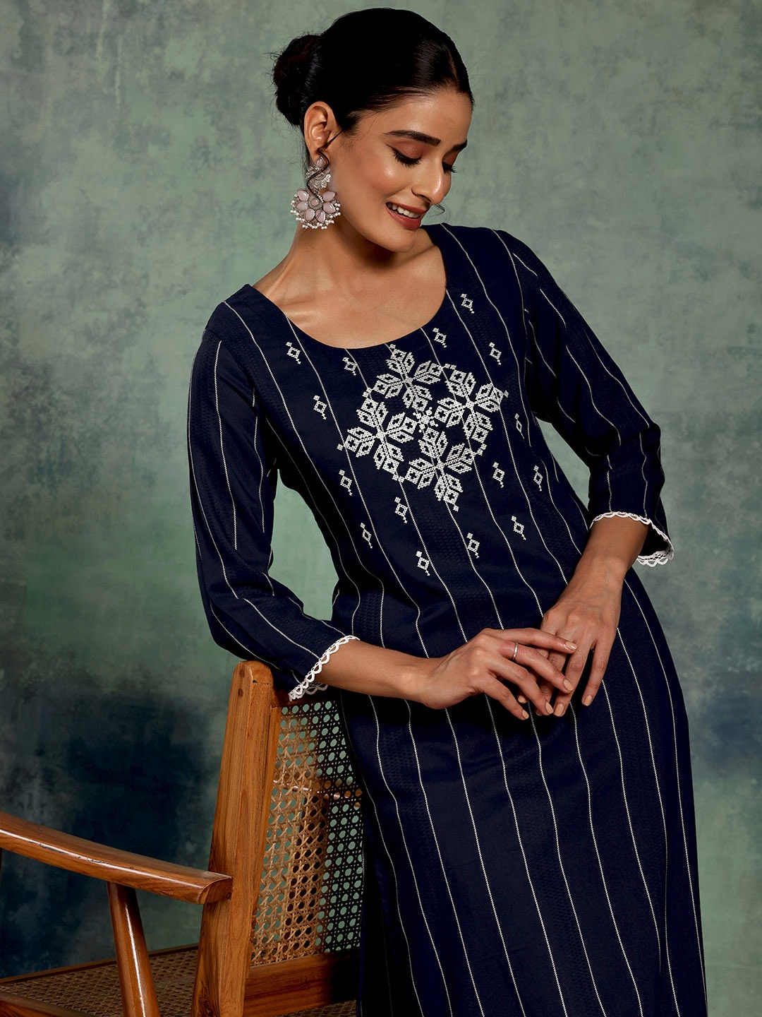 

Libas Round Neck Striped Thread Work Dobby Kurta, Blue