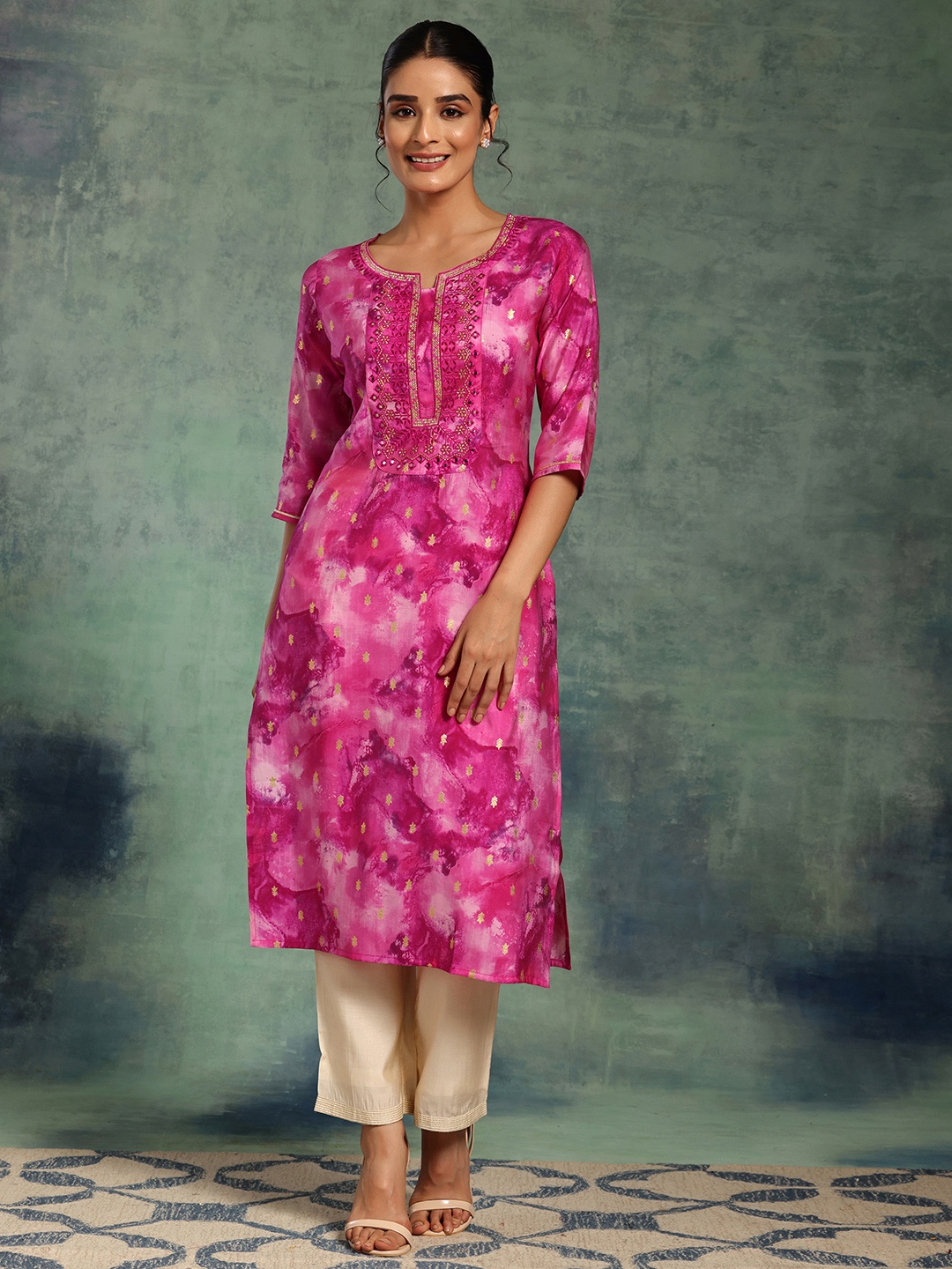 

Libas Round Neck Three Quarter Sleeves Printed Kurta, Pink