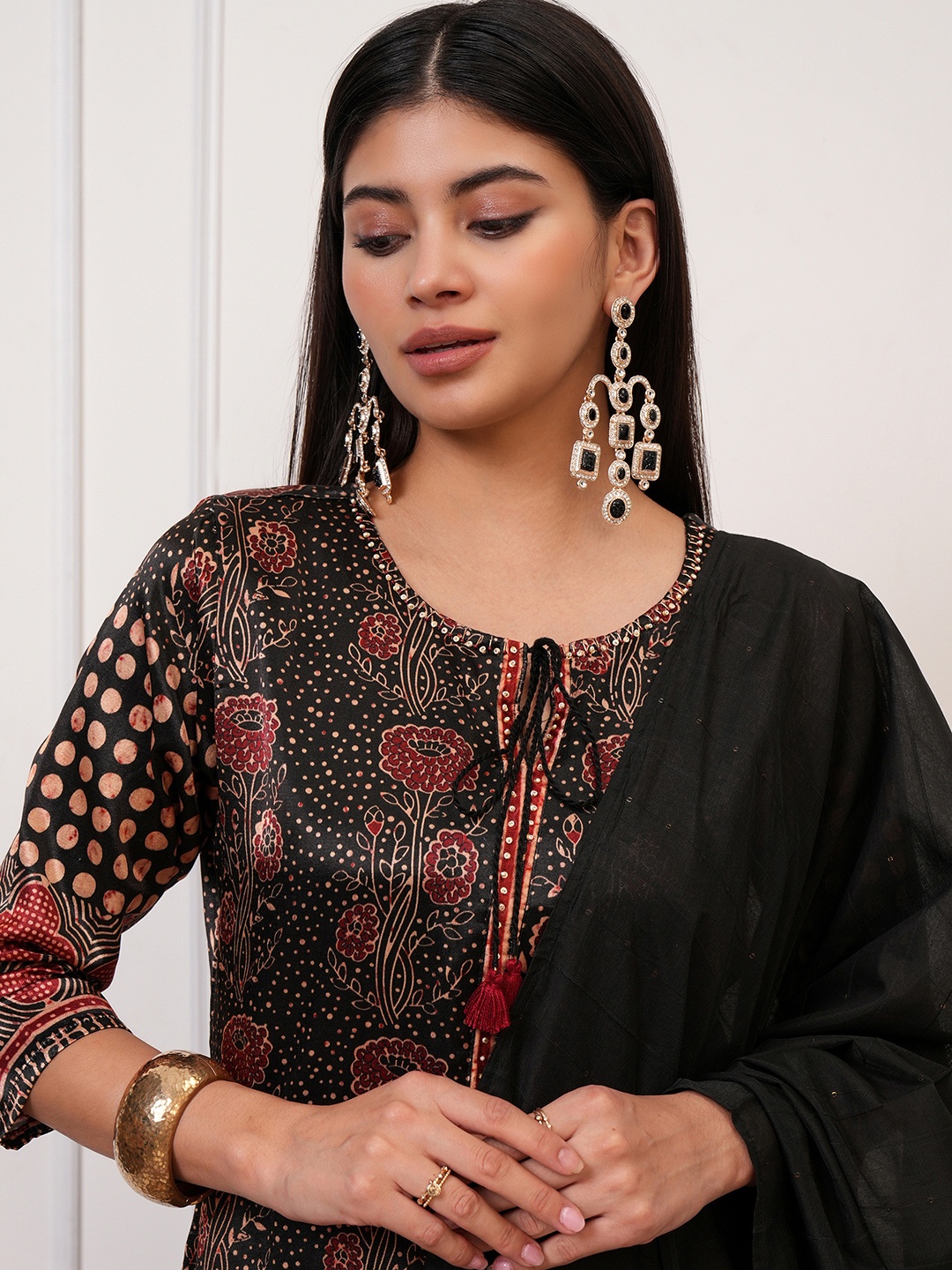 

Vishudh Floral Printed Straight Kurta With Trousers & Dupatta, Black