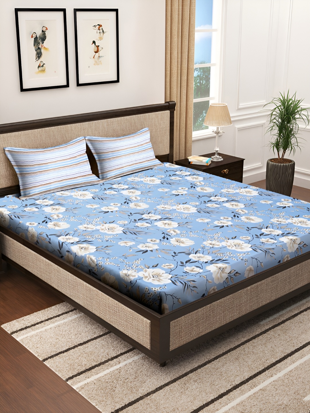 

KLOTTHE Blue & White Floral Printed 300TC Super King Bedsheet With 2 Pillow Covers