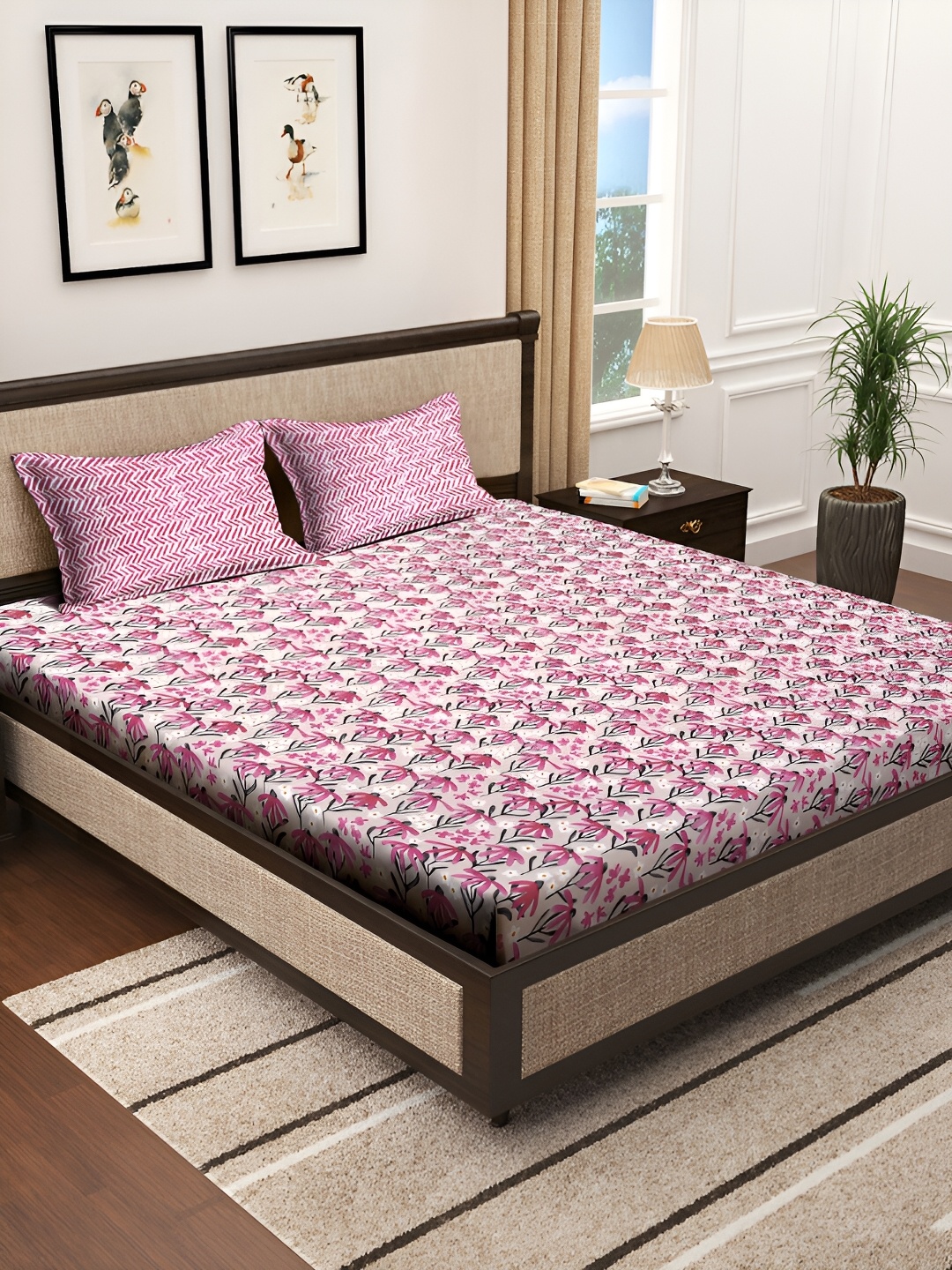 

KLOTTHE Pink & White Floral Printed 300TC Super King Bedsheet With 2 Pillow Covers