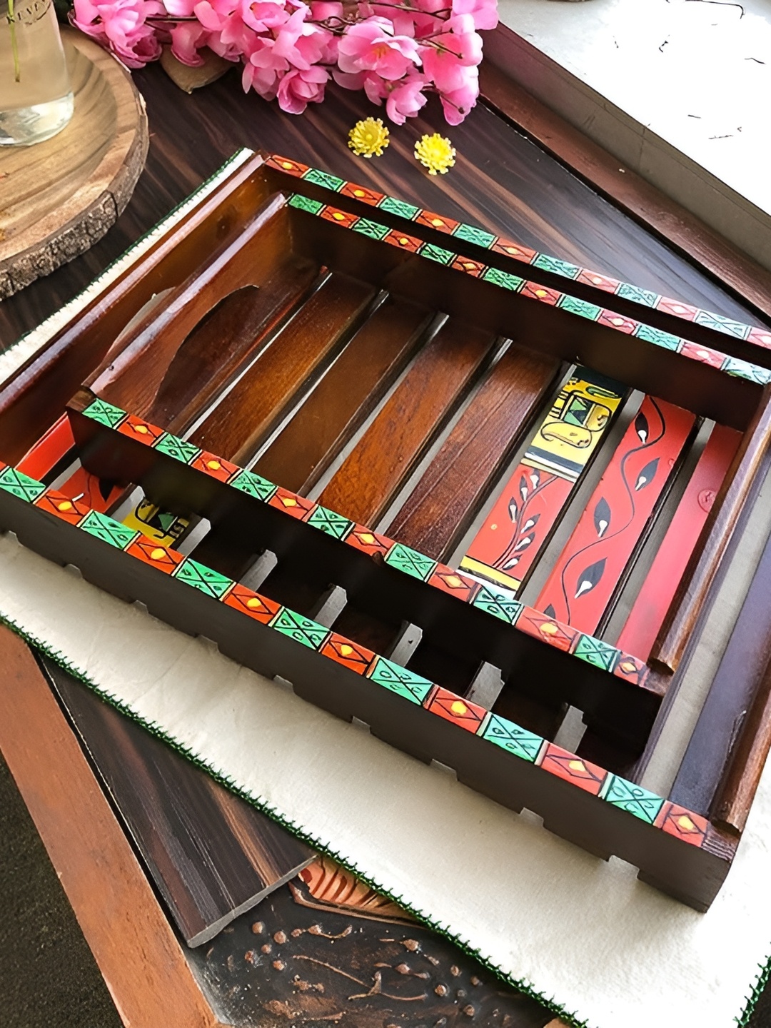 

INDIA MEETS INDIA 2 Pieces Brown & Pink Textured Wooden Trays