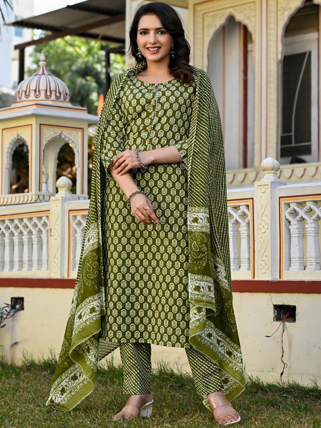 

D K W Floral Printed Regular Pure Cotton Straight Kurta With Trousers & Dupatta, Green