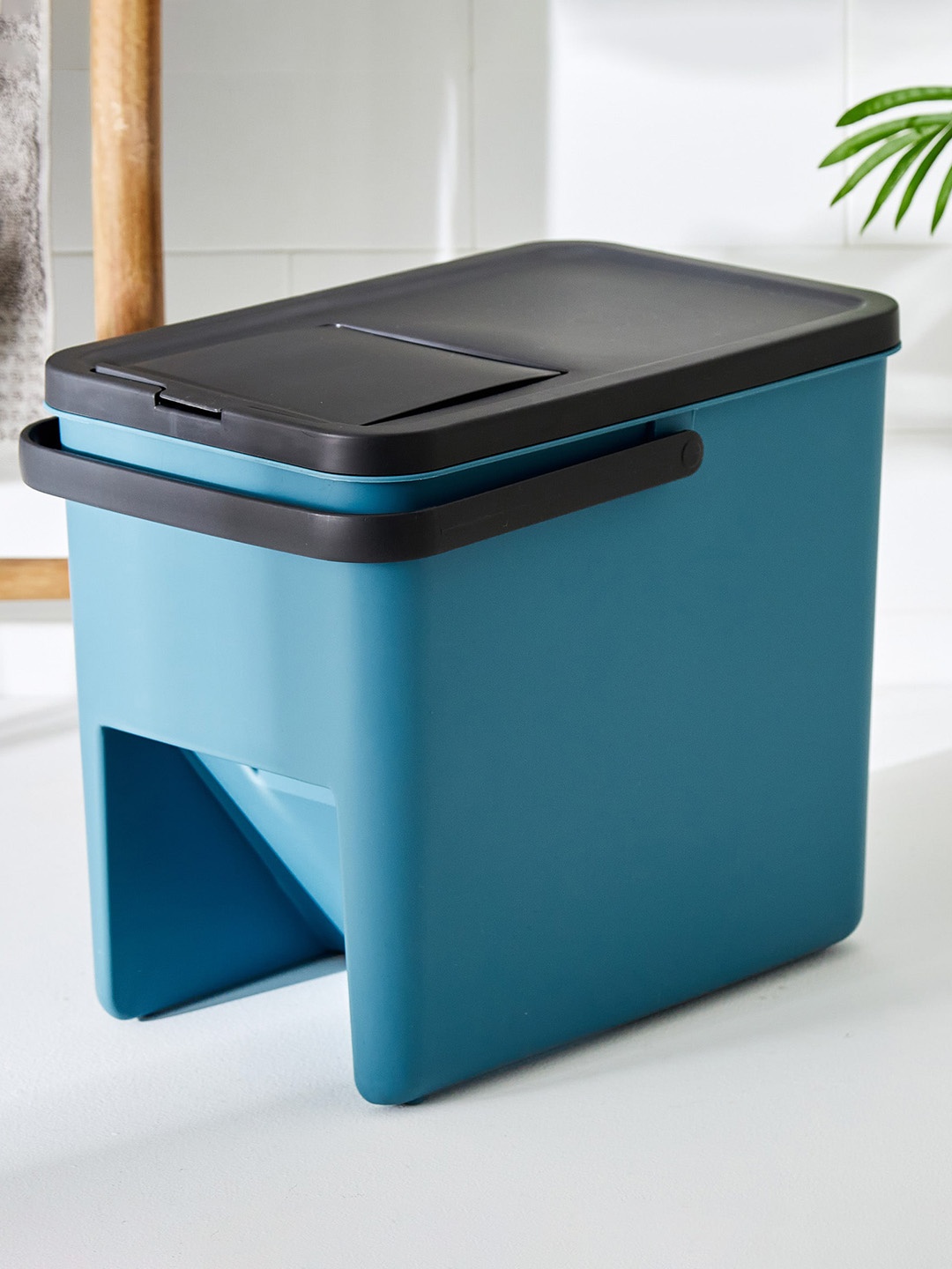 

Home Centre Blue Sedona Polypropylene Waste Bin - 20L