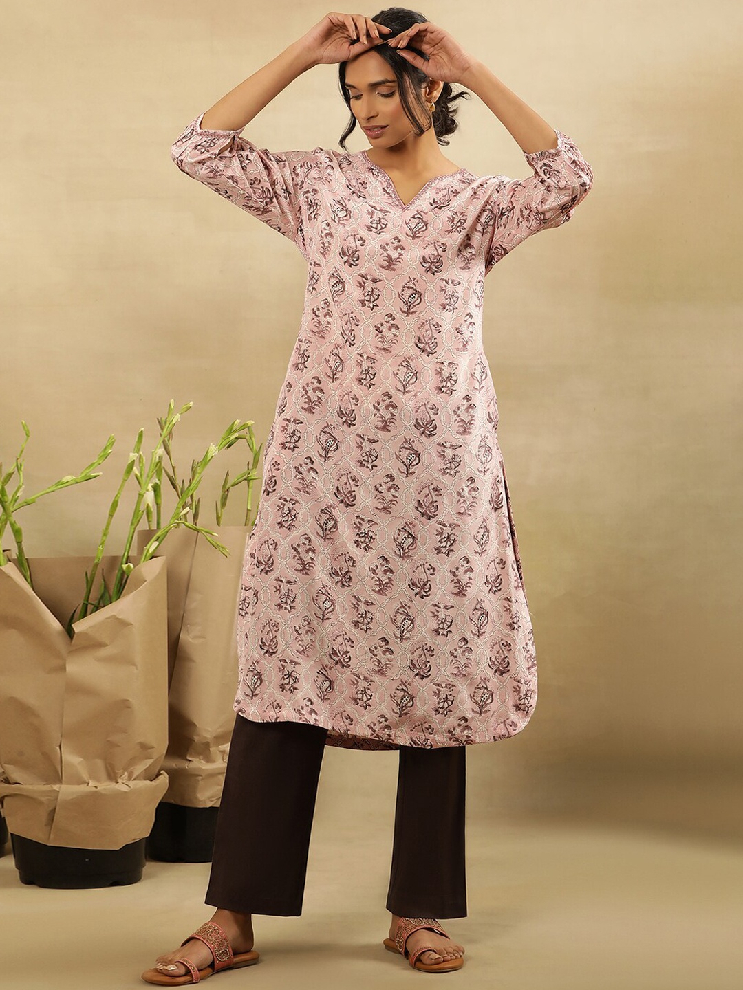 

W Floral Printed V-Neck Mirror Work Kurta, Pink