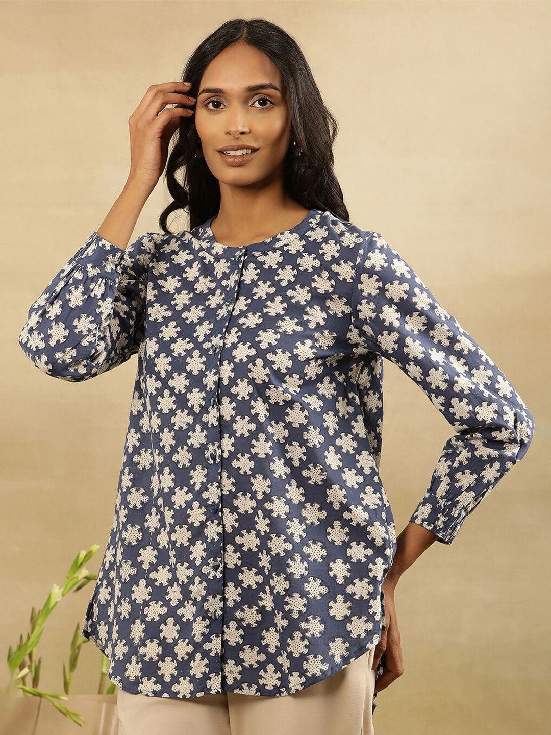 

W Floral Printed Round Neck Cuffed Sleeves Cotton Top, Navy blue