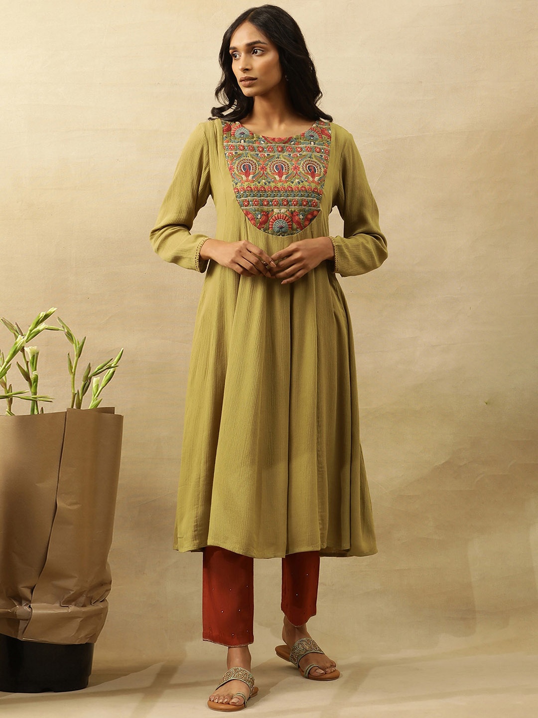 

W Round Neck Floral Yoke Design Thread Work Anarkali Kurta, Green