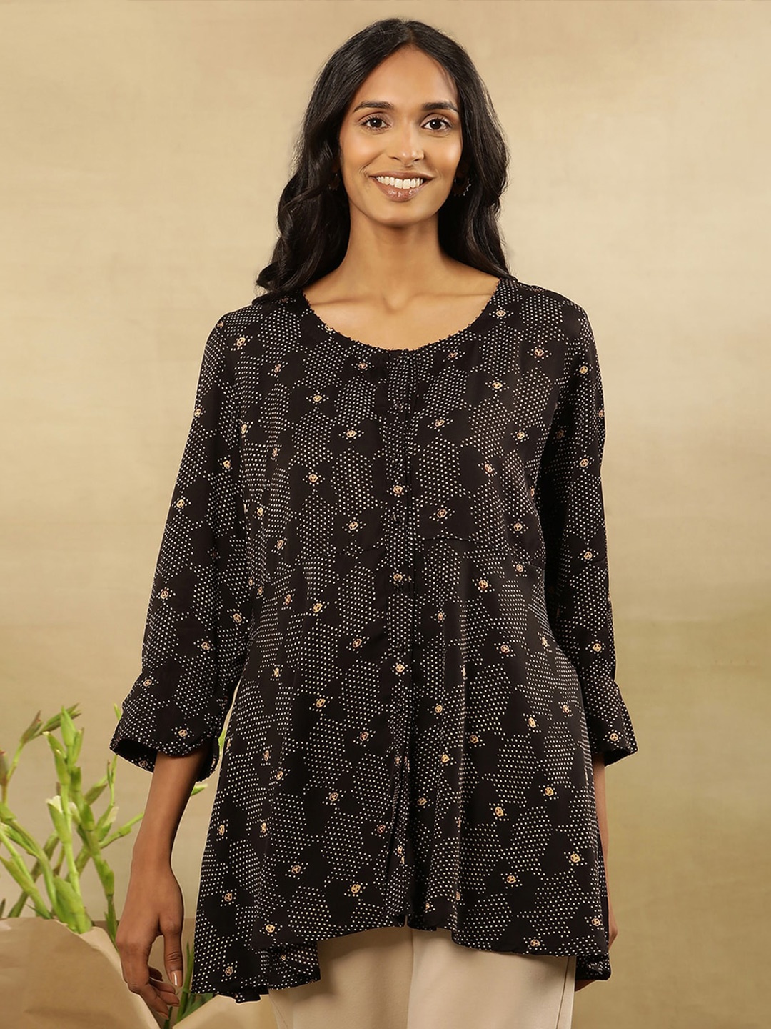 

W Round Neck Three Quarter Sleeves Floral Print Top, Black