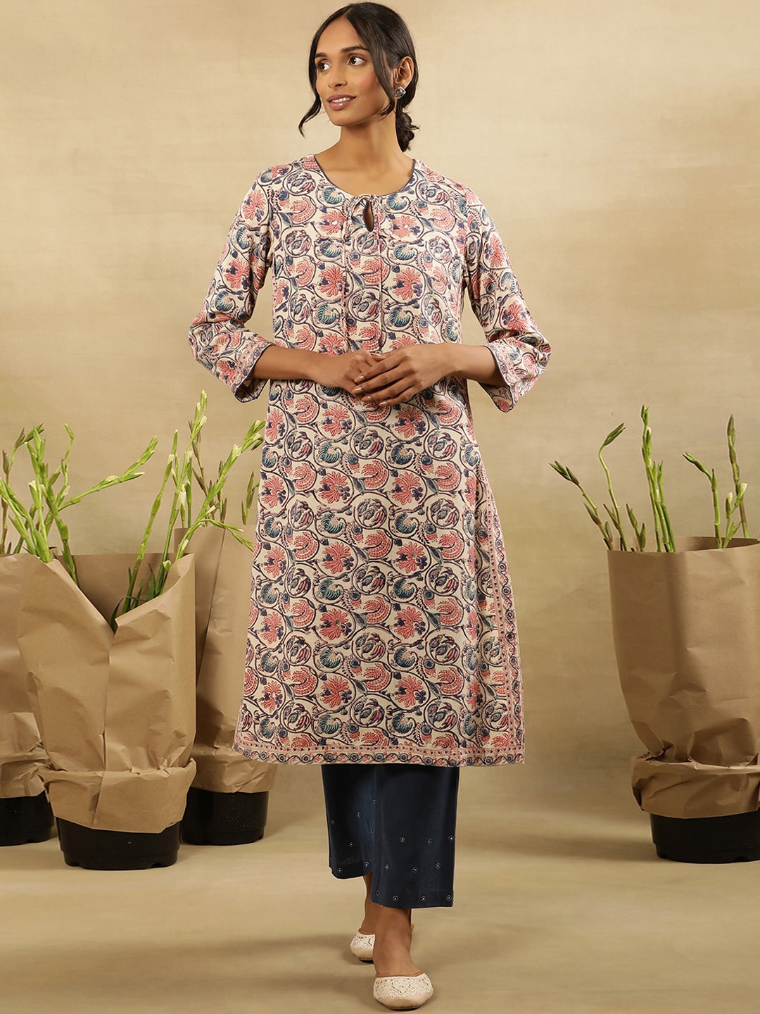 

W Keyhole Neck Floral Printed Kurta, White