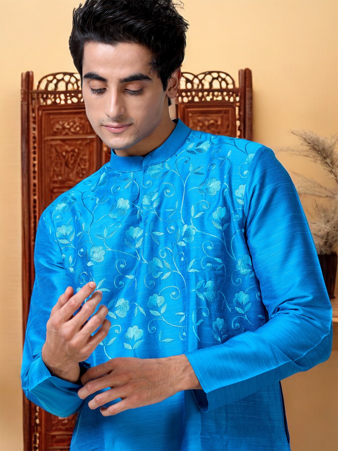 

TATTVA Floral Printed Mandarin Collar Straight Kurta, Blue