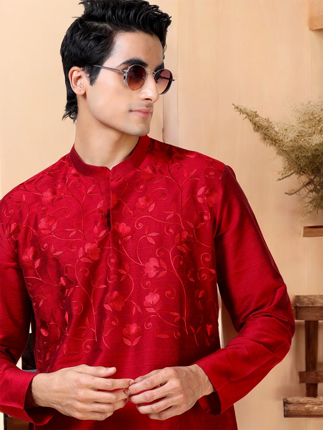 

TATTVA Floral Printed Mandarin Collar Straight Kurta, Maroon