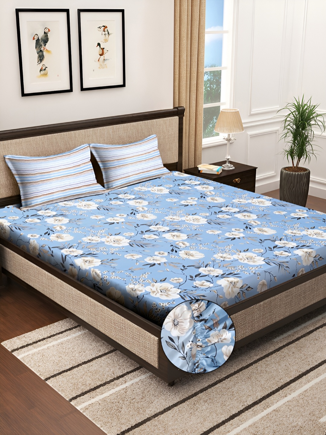 

KLOTTHE Blue & White Floral Printed 300TC Super King Fitted Bedsheet With 2 Pillow Covers