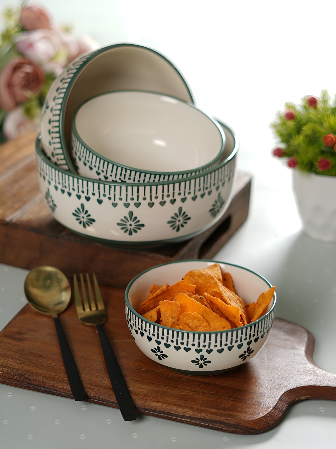 

CDI Green & White 4Pcs Printed Ceramic Glossy Dishwasher And Microwave Safe Bowls
