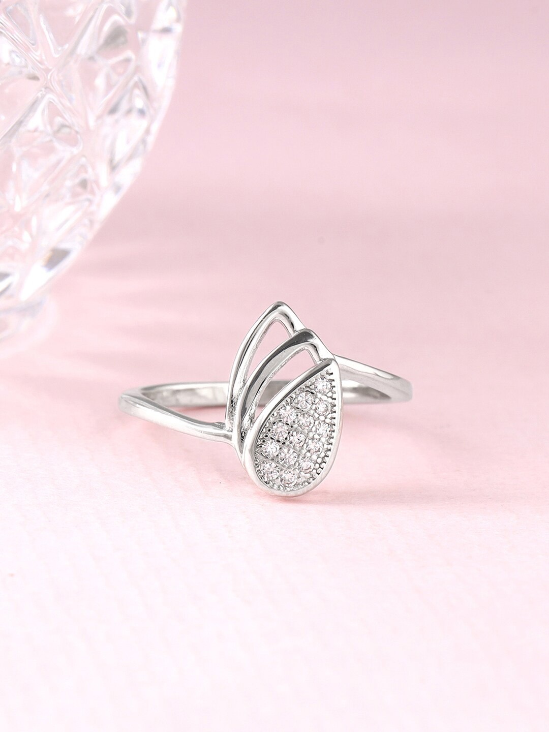 

GIVA 925 Sterling Silver Rhodium Plated Stones Studded Finger Ring