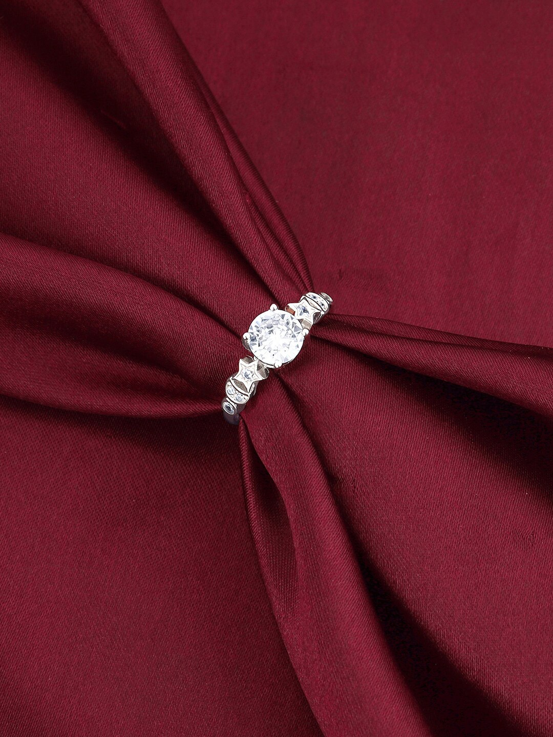 

GIVA 925 Sterling Silver Rhodium Plated Stones Studded Finger Ring