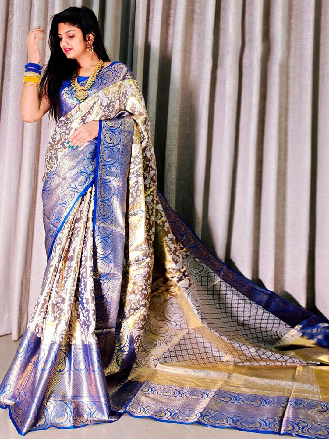 

KALINI Ethnic Motifs Woven Design Zari Kanjeevaram Saree, Gold