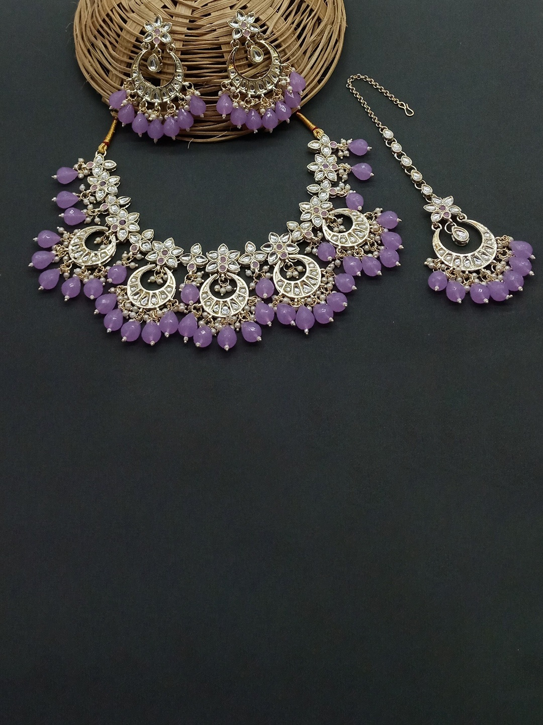 

AASHISH IMITATION Gold-Plated Kundan Stone Studded & Peal Beaded Jewellery Set
